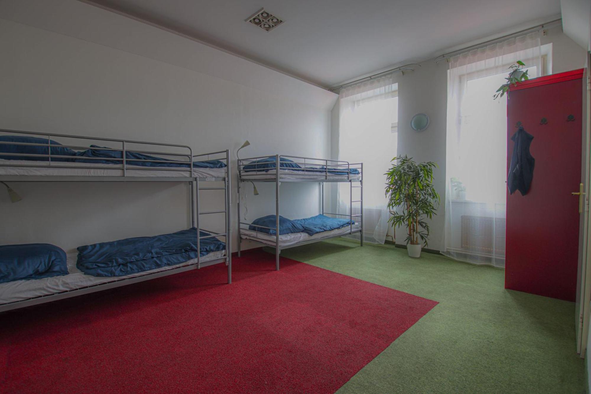 In Hostel Прага Екстериор снимка